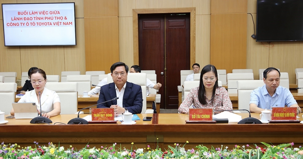 Chủ tịch UBND Trần Duy Đông cùng lãnh đạo các sở, ngành dự buổi làm việc Chủ tịch UBND Trần Duy Đông cùng lãnh đạo các sở, ngành dự buổi làm việc