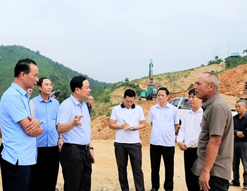 Lãnh đạo UBND tỉnh Phú Thọ tiến độ thi công tại km28, dự án Đường liên kết vùng Hòa Bình – Hà Nội và cao tốc Sơn La (Hòa Bình – Mộc Châu)