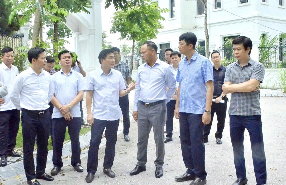 Phó Chủ tịch UBND tỉnh Vũ Việt Văn chỉ đạo các ngành và địa phương tháo gỡ khó khăn cho doanh nghiệp để triển khai các dự án nhà ở