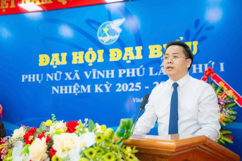 Đồng chí Nguyễn Văn Tú, Phó Bí thư Thường trực Đảng ủy xã Vĩnh Phú phát biểu tại Đại hội.