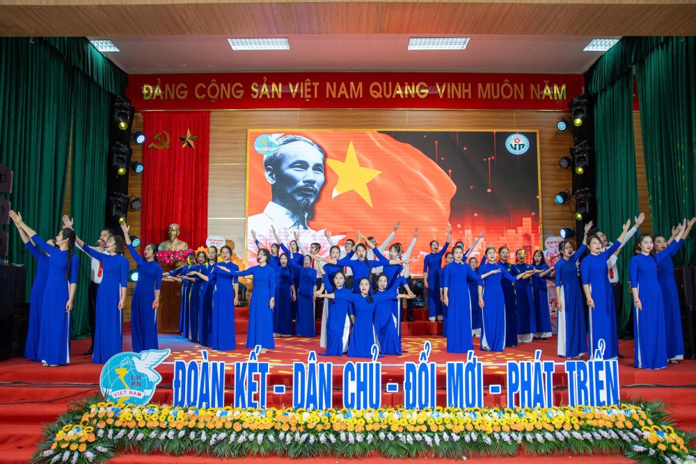 Phụ nữ phường Vĩnh Phúc phát huy truyền thống, bản lĩnh, trí tuệ, khát vọng vươn lên Phụ nữ phường Vĩnh Phúc phát huy truyền thống, bản lĩnh, trí tuệ, khát vọng vươn lên