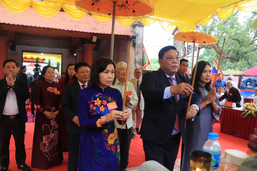 dâng hương tưởng niệm 695 năm ngày mất Danh nhân Đỗ Khắc Chung tại xã Sơn Đông