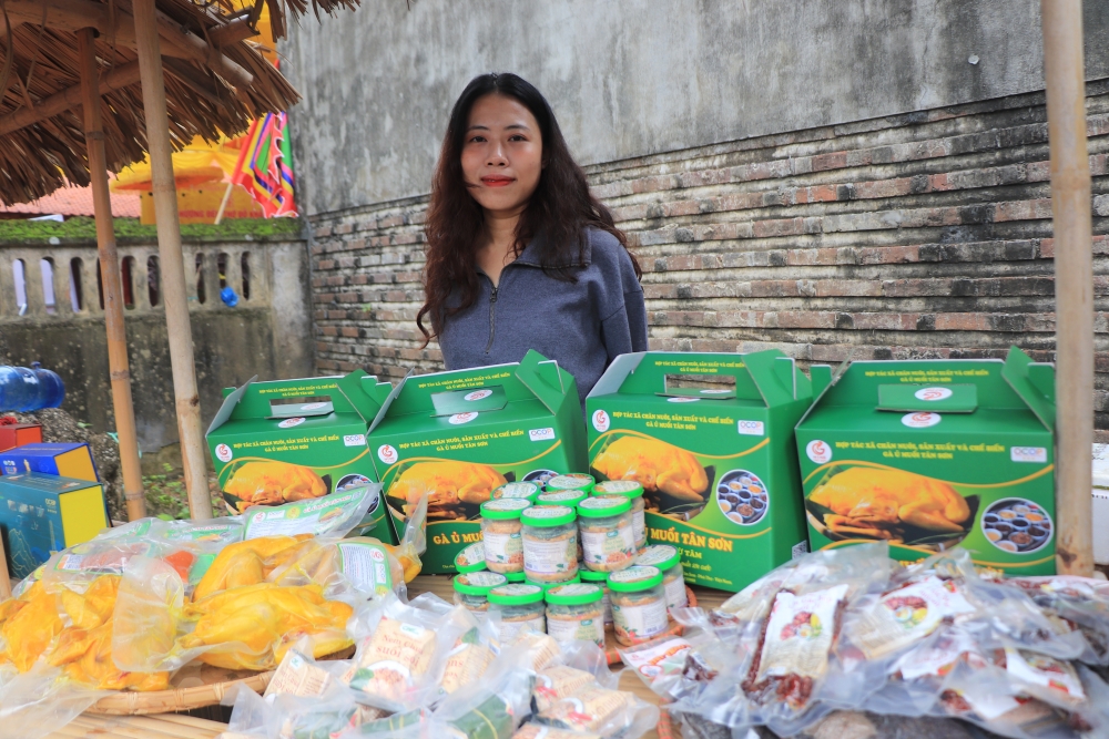 Lãnh đạo tỉnh Phú Thọ dâng hương tưởng niệm 695 năm ngày mất Danh nhân Đỗ Khắc Chung