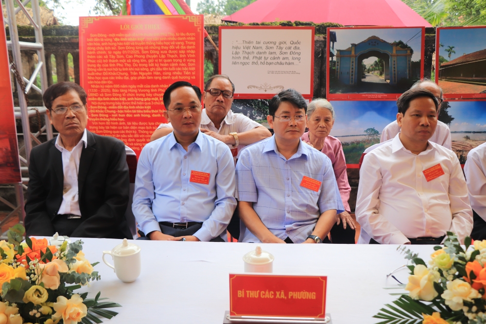 Lãnh đạo tỉnh Phú Thọ dâng hương tưởng niệm 695 năm ngày mất Danh nhân Đỗ Khắc Chung