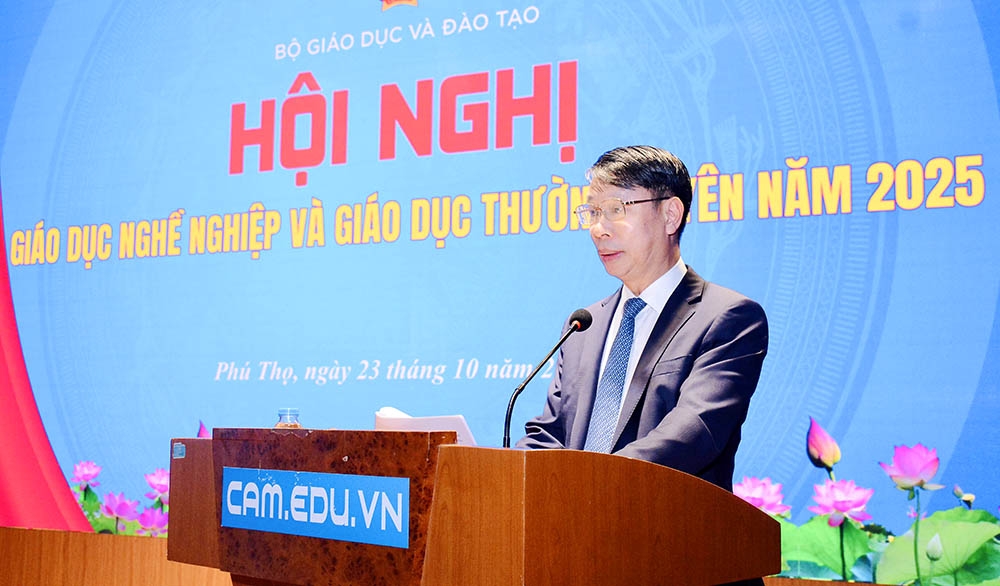 Phó Chủ tịch UBND tỉnh Nguyễn Khắc Hiếu phát biểu tại hội nghị