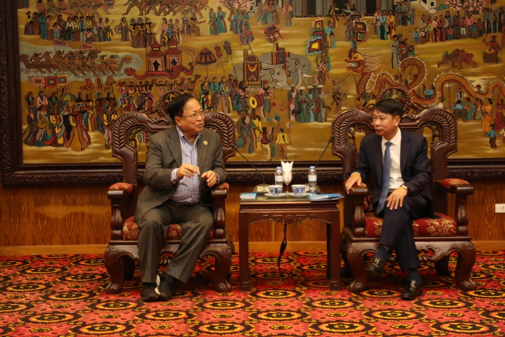 Phó Chủ tịch UBND tỉnh Nguyễn Khắc Hiếu tiếp và làm việc với Giáo sư Hà Tôn Vinh