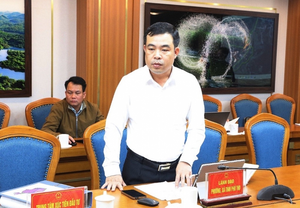 Lãnh đạo xã Tân Lạc (Khu công nghiệp Thanh Hối) báo cáo tại hội nghị