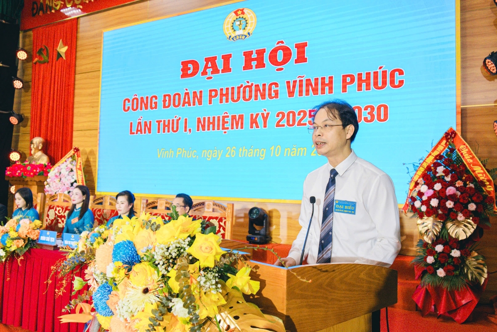 Phó Bí thư Thường trực Đảng ủy phường Vĩnh Phúc Nguyễn Đăng Tạo phát biểu tại Đại Hội.