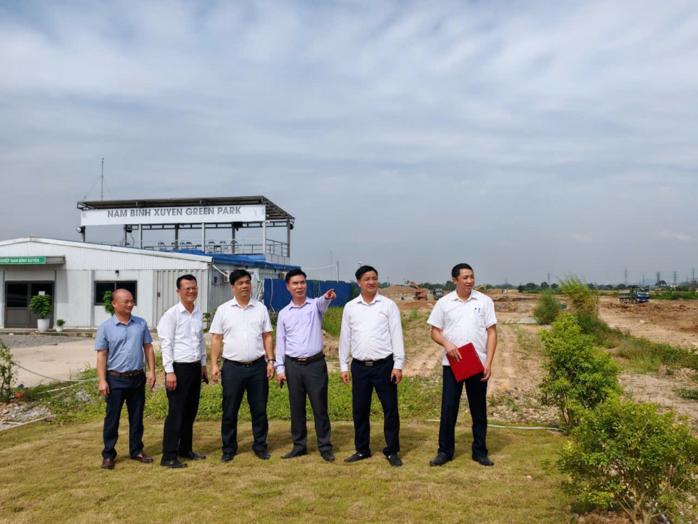 Lãnh đạo xã Xuân Lãng kiểm tra tiến độ, tháo gỡ khó khăn dự án giao thông