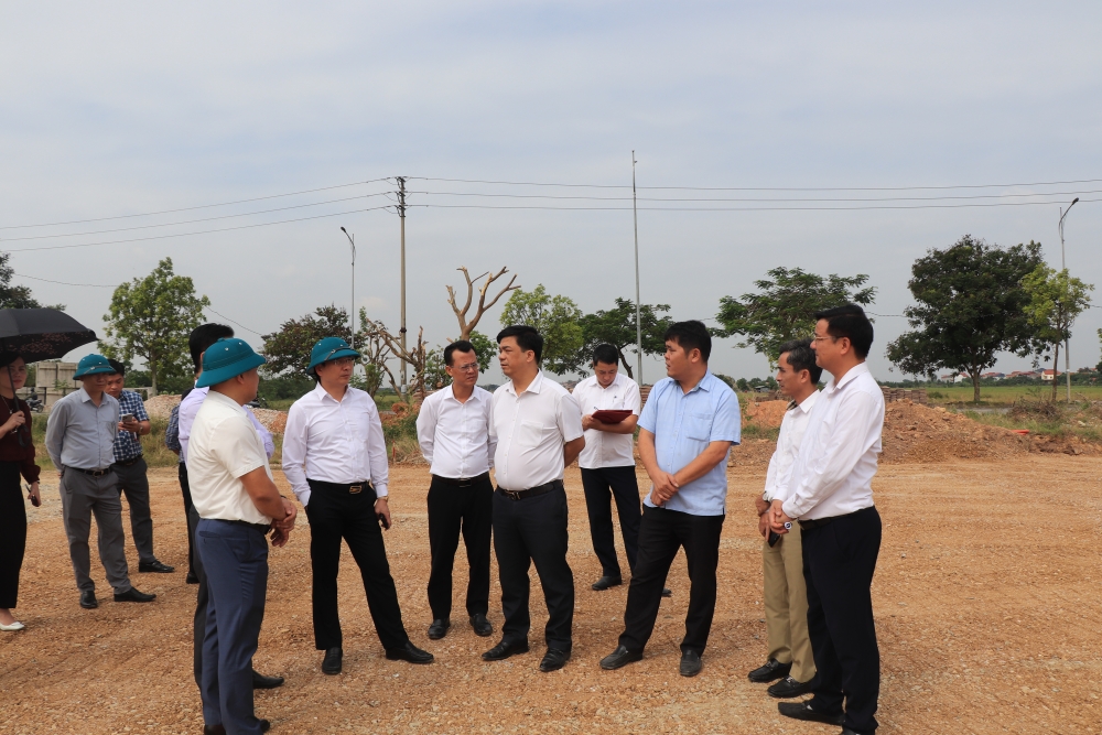 Lãnh đạo xã Xuân Lãng kiểm tra tiến độ, tháo gỡ khó khăn dự án giao thông