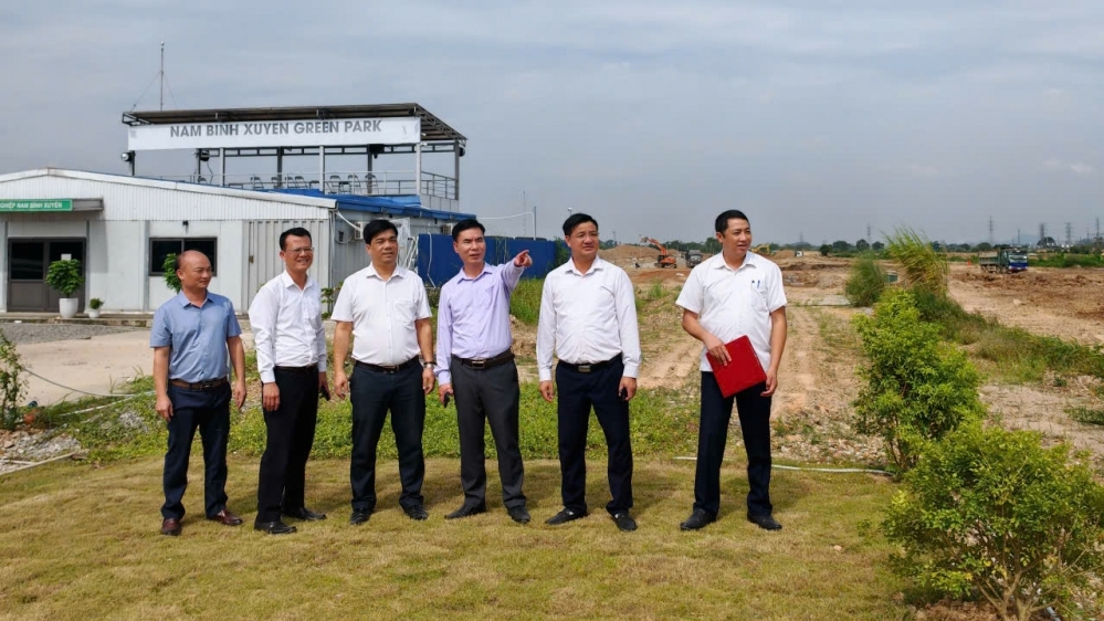 Lãnh đạo xã Xuân Lãng kiểm tra tiến độ, tháo gỡ khó khăn dự án giao thông