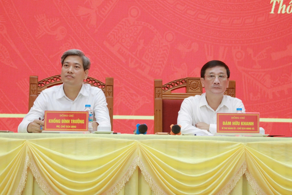 Lãnh đạo xã Thổ Tang chủ trì hội nghị Lãnh đạo xã Thổ Tang chủ trì hội nghị