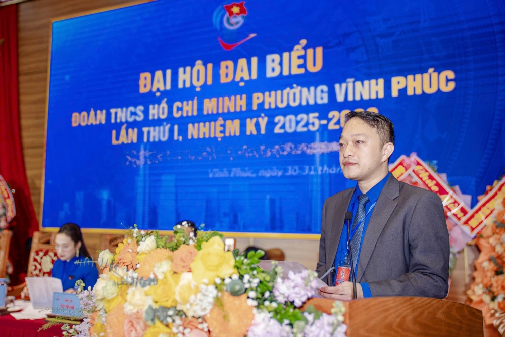 Đồng chí Trần Ngọc Tuấn, Bí thư Đoàn TNCS Hồ Chí Minh phường Vĩnh Phúc phát biểu.