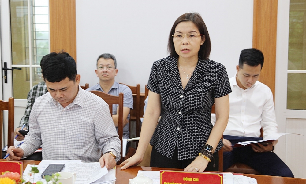 Phó Chủ tịch UBND tỉnh Phùng Thị Kim Nga phát biểu tại buổi làm việc 