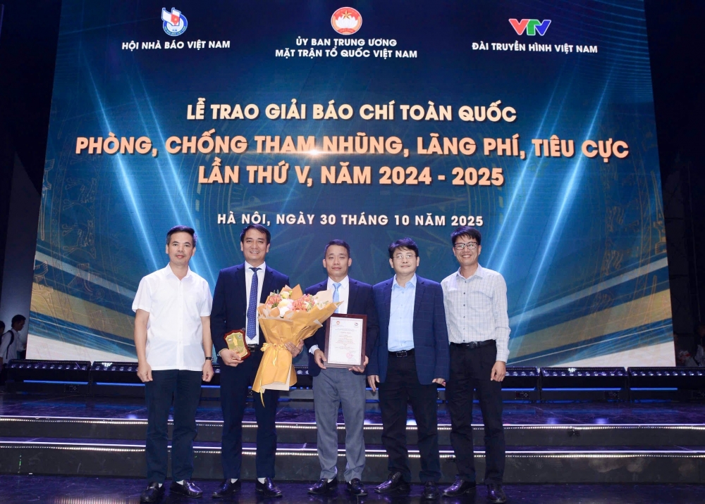 Nhóm tác giả Báo và PT, TH Phú Thọ đã xuất sắc đạt giải B Giải Giải Báo chí toàn quốc phòng, chống tham nhũng, lãng phí, tiêu cực lần thứ V.