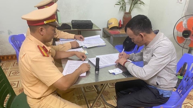 Tuyên Quang: Xử phạt 7,3 triệu đồng tài xế ô tô tải không nhường đường xe cấp cứu