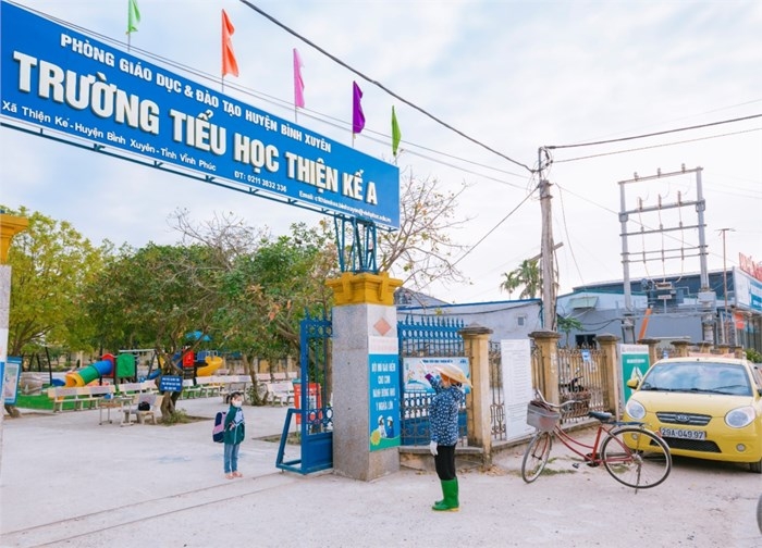 Cổng trường xanh- sạch- đẹp trường TH Thiện Kế A