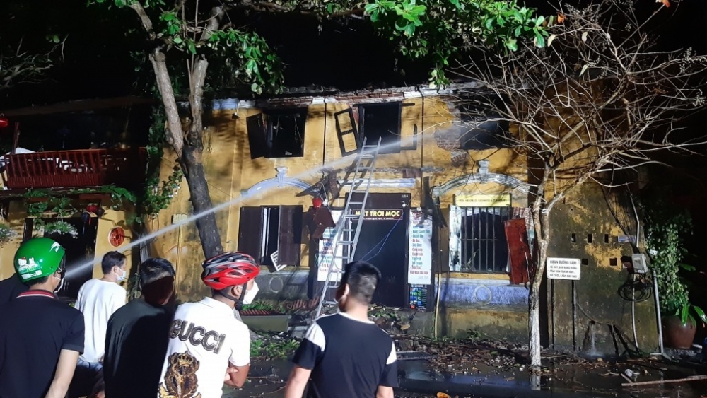 Vụ cháy tại số 134 Nguyễn Thái Học, TP Hội An xảy ra vào tối 6/3 (Ảnh: V.Q)