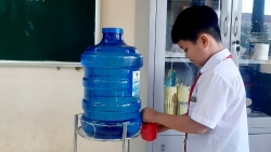 vinh phuc khong thu tien nuoc uong cua hoc sinh moi phu huynh chuan bi nuoc dem di hoc