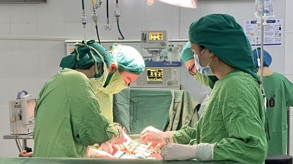 vinh phuc phau thuat thanh cong khoi u vung ha vi nang 15kg cho benh nhan