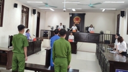Thái Bình: Thầy giáo hiếp dâm học sinh bị lĩnh án 13 năm tù giam