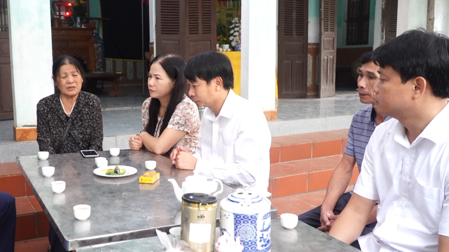 Vĩnh Phúc: Thăm hỏi, động viên gia đình gia đình chiến sỹ đang thực hiện nghĩa vụ quân sự bị đột tử