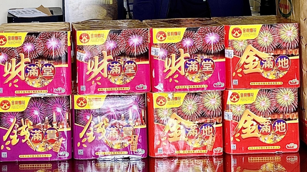 Lào Cai: Bắt đối tượng vận chuyển gần 28 kg pháo hoa nổ