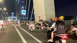 TP Hồ Chí Minh xử phạt nhiều người dừng xe ngắm cảnh trên cầu Thủ Thiêm 2