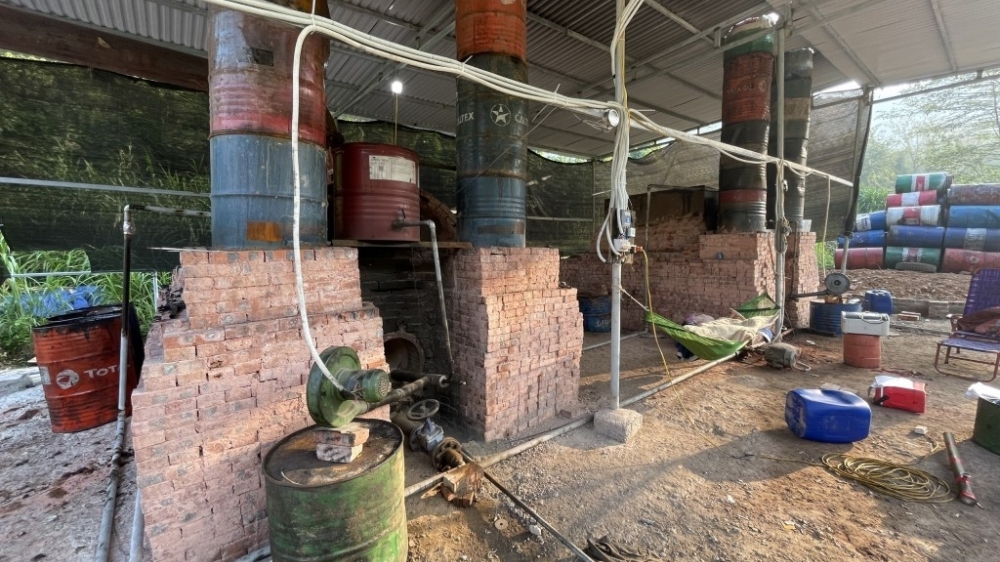 Nghệ An: Phát hiện cơ sở tái chế dầu nhớt thải trái phép, thu giữ 45 tấn dầu tái chế, dầu thải