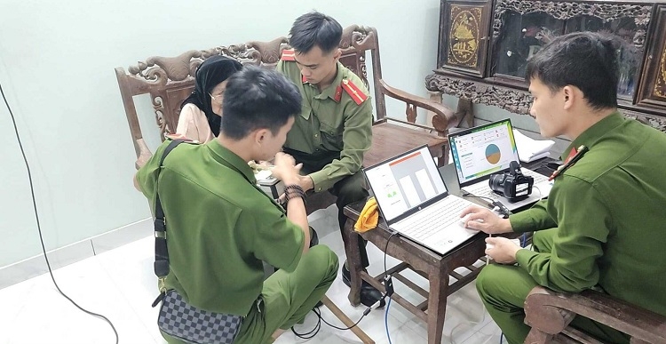 Công an huyện Bình Xuyên thực hiện chiến dịch cao điểm 90 ngày đêm làm sạch dữ liệu dân cư, cấp CCCD gắn chip và mã định danh điện tử.