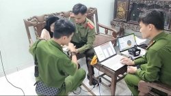 vinh phuc di tung ngo go cua tung nha de cap the cccd gan chip