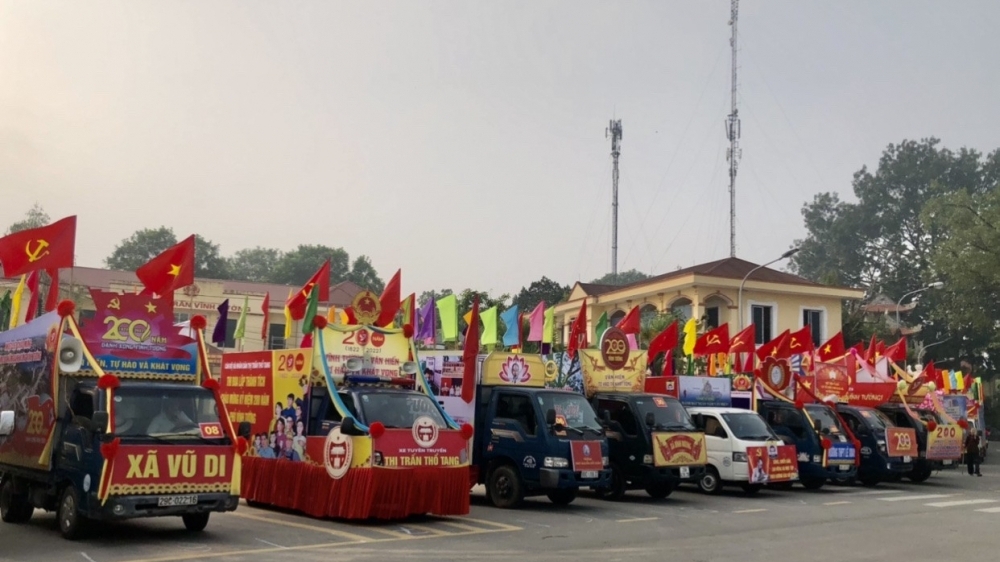 Vĩnh Phúc: Tổng kết và diễu hành Hội thi xe tuyên truyền “200 năm Vĩnh Tường - Văn hiến, tự hào và khát vọng”