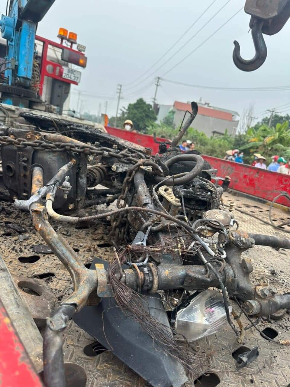 Vụ ôtô va chạm xe máy rồi bốc cháy: Hai nạn nhân đã tử vong