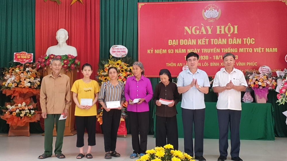 Chủ tịch UB MTTQ tỉnh Vĩnh Phúc dự Ngày hội Đại đoàn kết toàn dân tộc tại thôn An Lão