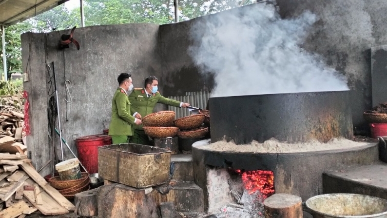 Vĩnh Phúc: Phát hiện cơ sở chế biến mỡ lợn bẩn