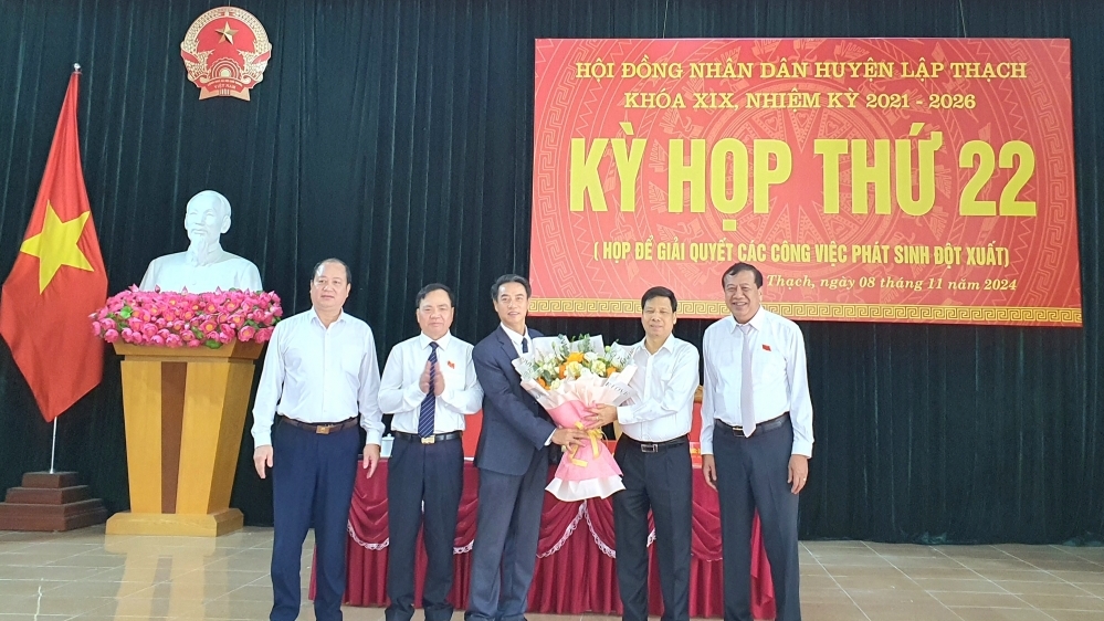Đồng chí Nguyễn Mạnh Tưởng được bầu giữ chức Chủ tịch UBND huyện Lập Thạch