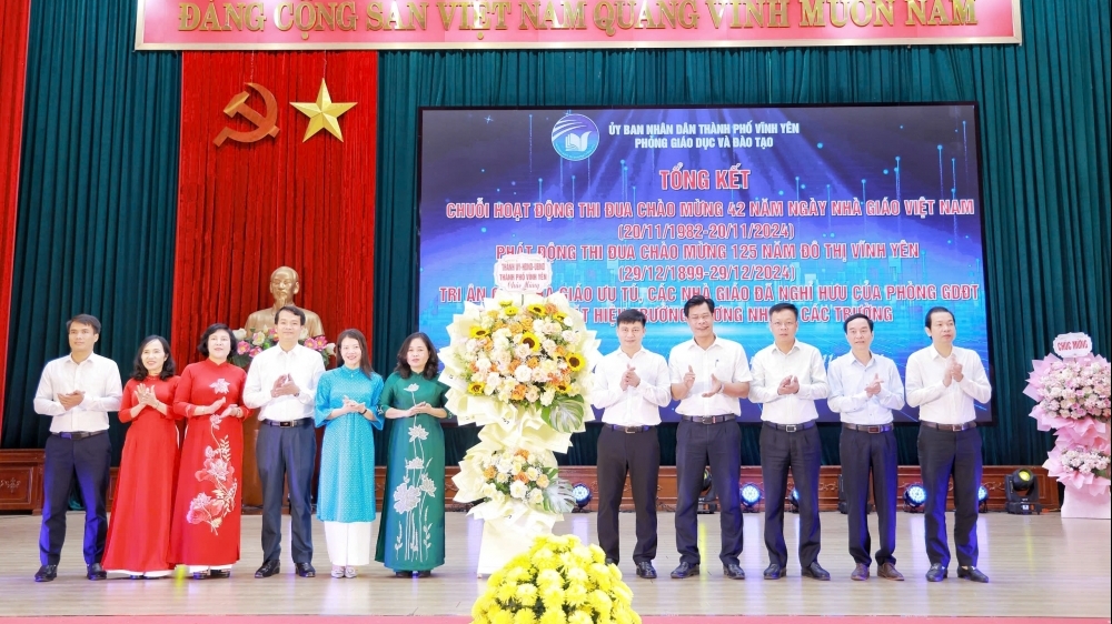 TP Vĩnh Yên: Khen thưởng cho các tập thể, cá nhân có thành tích xuất sắc trong ngành Giáo dục