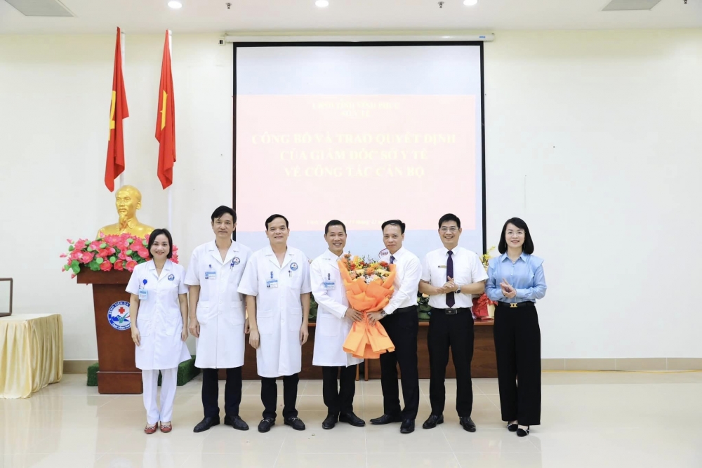 công bố Quyết định bổ nhiệm chức danh Phó Giám đốc Bệnh viện Đa khoa tỉnh cho DS. CKI Nguyễn Việt Phú – Trưởng khoa Dược.