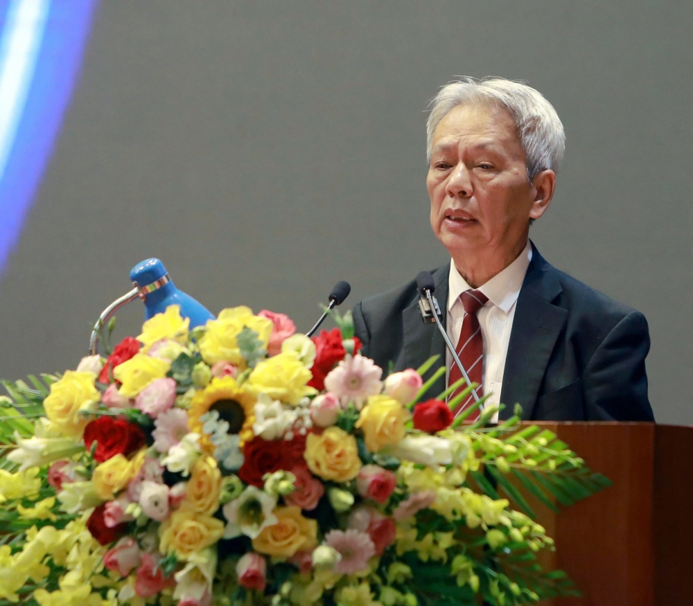 Tiến sĩ Nguyễn Sĩ Dũng, Nguyên Phó Chủ nhiệm Văn phòng Quốc hội tham luận về chuyển đổi xanh, phát thải ròng bằng 0 và những vấn đề liên quan đến quản trị cấp tỉnh/-strong/-heart:>:o:-((:-h