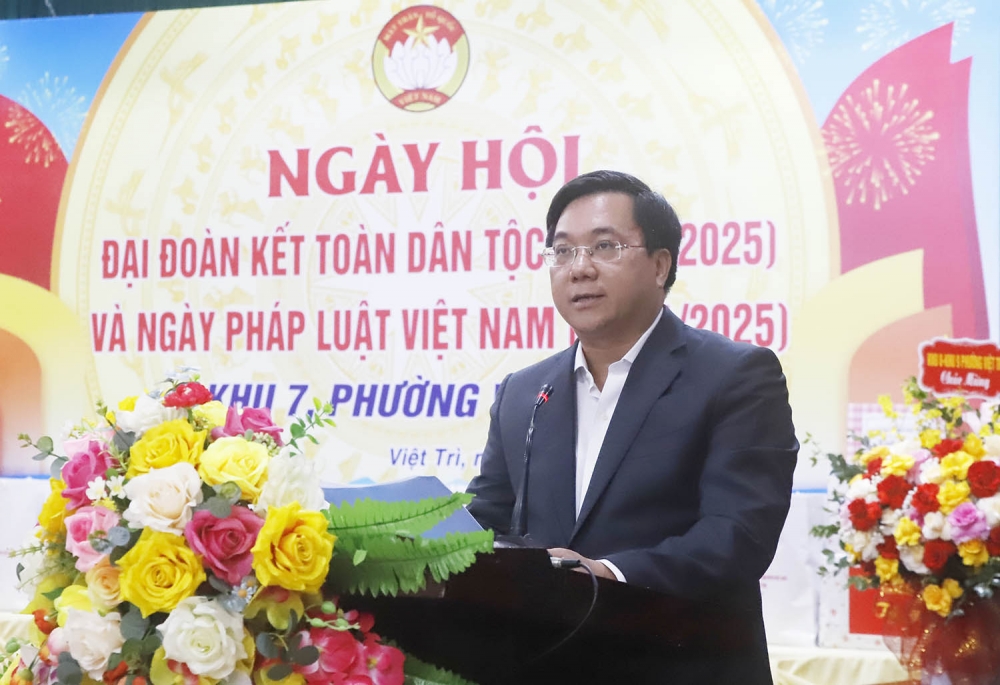 Chủ tịch UBND tỉnh Trần Duy Đông phát biểu tại Ngày hội