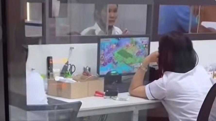 Trung tâm Y tế khu vực Yên Lạc thông tin về clip "cán bộ chơi game, bệnh nhân chờ làm thủ tục"