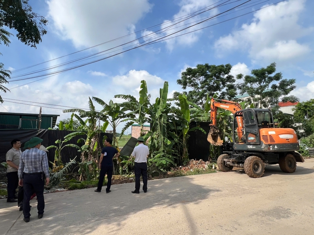 Chính quyền xã Xuân Lãng xử lý công trình vi phạm đất đai trên địa bàn