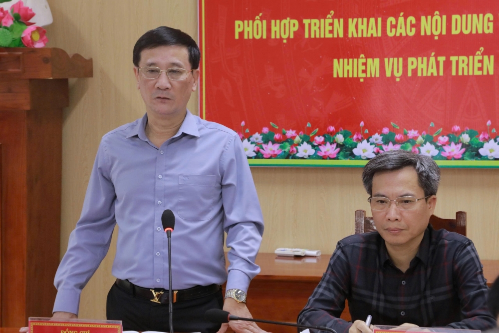 đồng chí Đàm Hữu Khanh, Bí Thư Đảng ủy xã Thổ Tang 