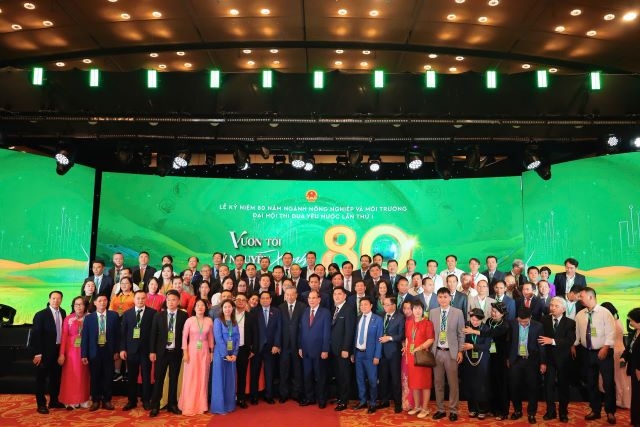 Các tập thể, cá nhân có thành tích xuất sắc trong thực hiện các phong trào thi đua yêu nước giai đoạn 2021 - 2025 vinh dự được chụp ảnh lưu niệm cùng Tổng Bí thư Tô Lâm và các lãnh đạo, nguyên lãnh đạo Đảng và Nhà nước tại Lễ kỷ niệm 80 năm Ngành Nông nghiệp và Môi trường Các tập thể, cá nhân có thành tích xuất sắc trong thực hiện các phong trào thi đua yêu nước giai đoạn 2021 - 2025 vinh dự được chụp ảnh lưu niệm cùng Tổng Bí thư Tô Lâm và các lãnh đạo, nguyên lãnh đạo Đảng và Nhà nước tại Lễ kỷ niệm 80 năm Ngành Nông nghiệp và Môi trường