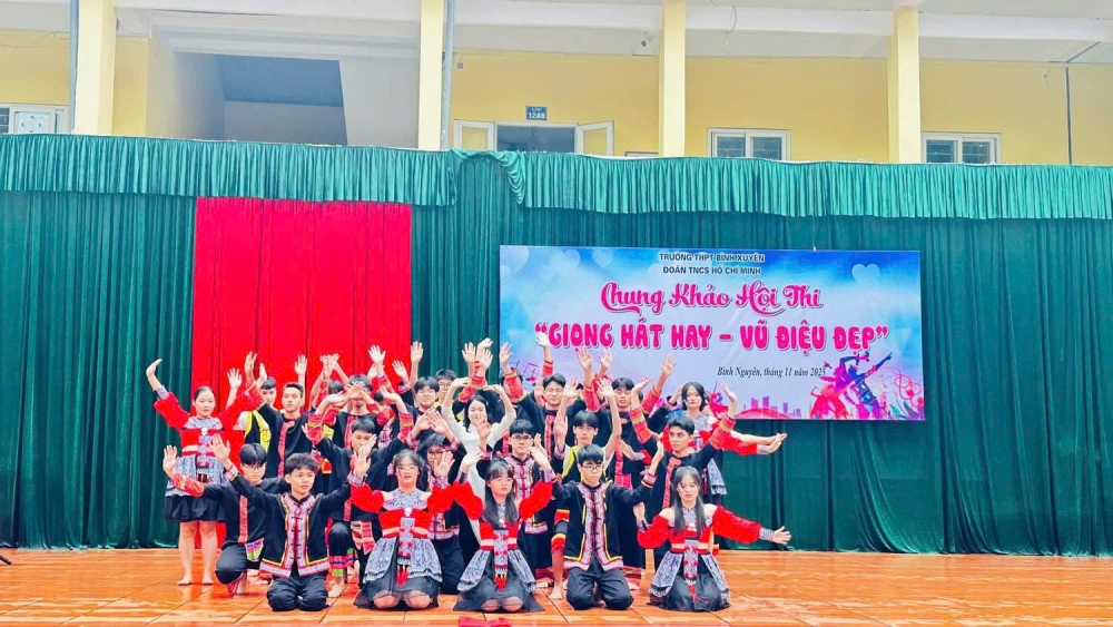 Trường THPT Bình Xuyên: Sôi nổi phong trào thi đua trào mừng ngày Nhà giáo Việt Nam Trường THPT Bình Xuyên: Sôi nổi phong trào thi đua trào mừng ngày Nhà giáo Việt Nam