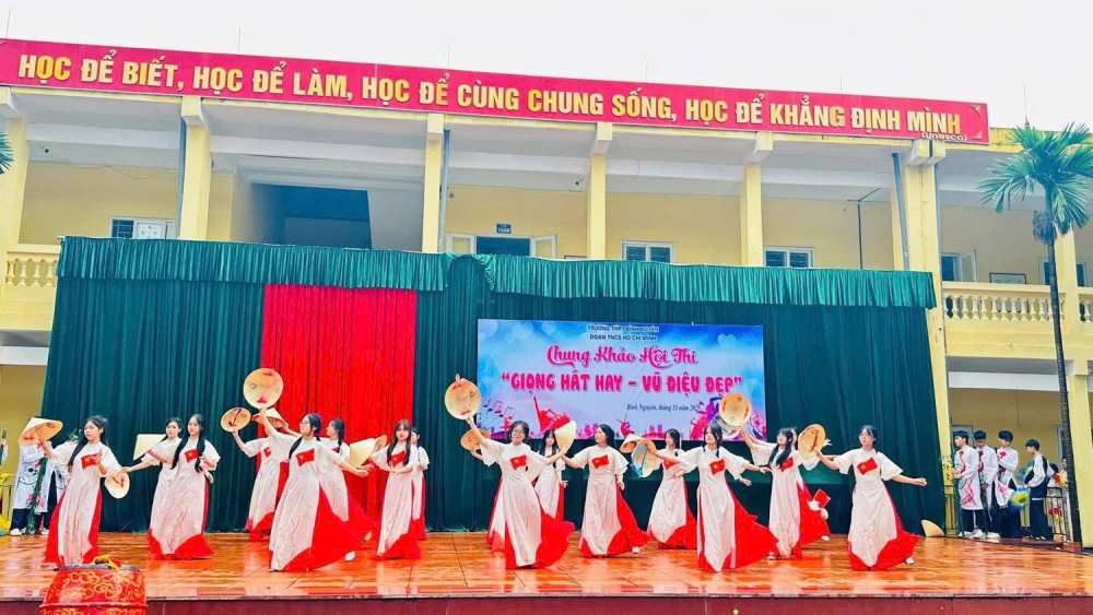 Trường THPT Bình Xuyên: Sôi nổi phong trào thi đua trào mừng ngày Nhà giáo Việt Nam Trường THPT Bình Xuyên: Sôi nổi phong trào thi đua trào mừng ngày Nhà giáo Việt Nam