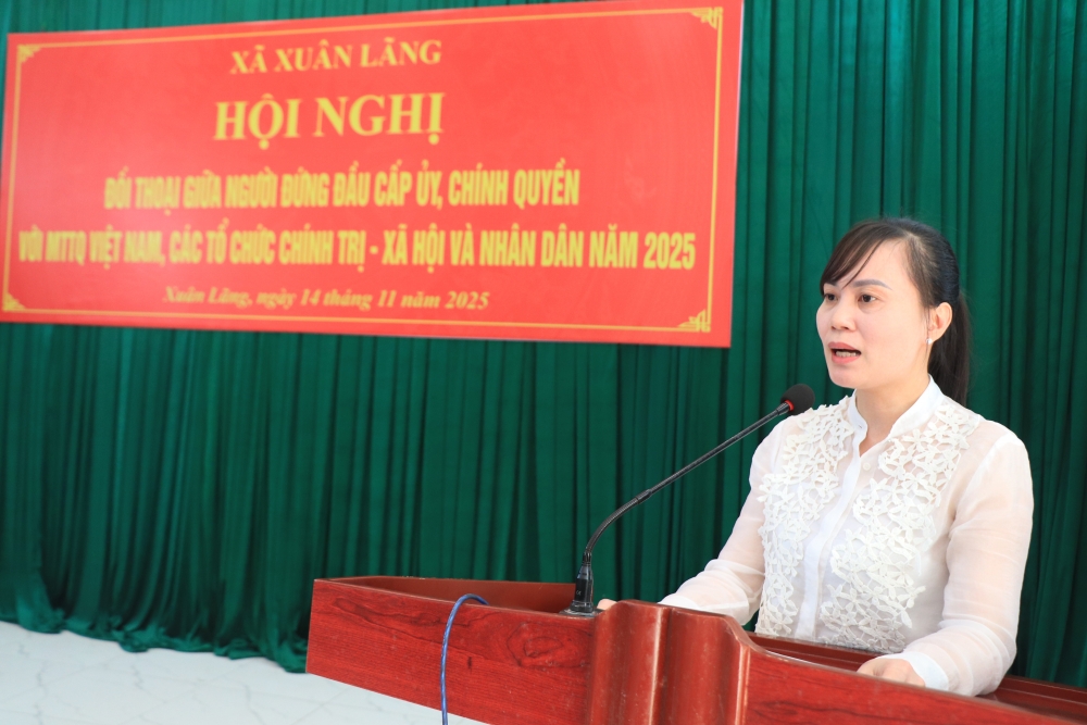 Lãnh đạo Ủy ban MTTQ xã Xuân Lãng báo cáo ng hợp các ý kiến, kiến nghị của Nhân dân. Lãnh đạo Ủy ban MTTQ xã Xuân Lãng báo cáo ng hợp các ý kiến, kiến nghị của Nhân dân.