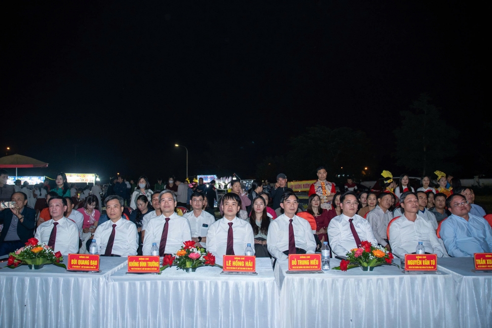 Các đại biểu dự chương trình.