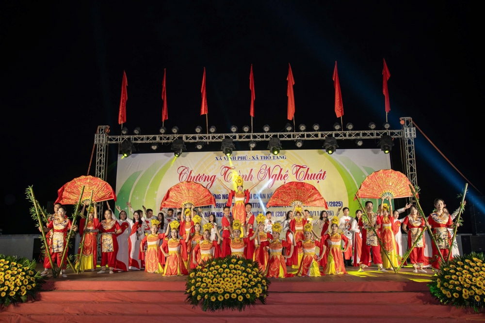 Đặc sắc chương trình nghệ thuật thắt chặt tình đoàn kết giữa xã Vĩnh Phú và Thổ Tang