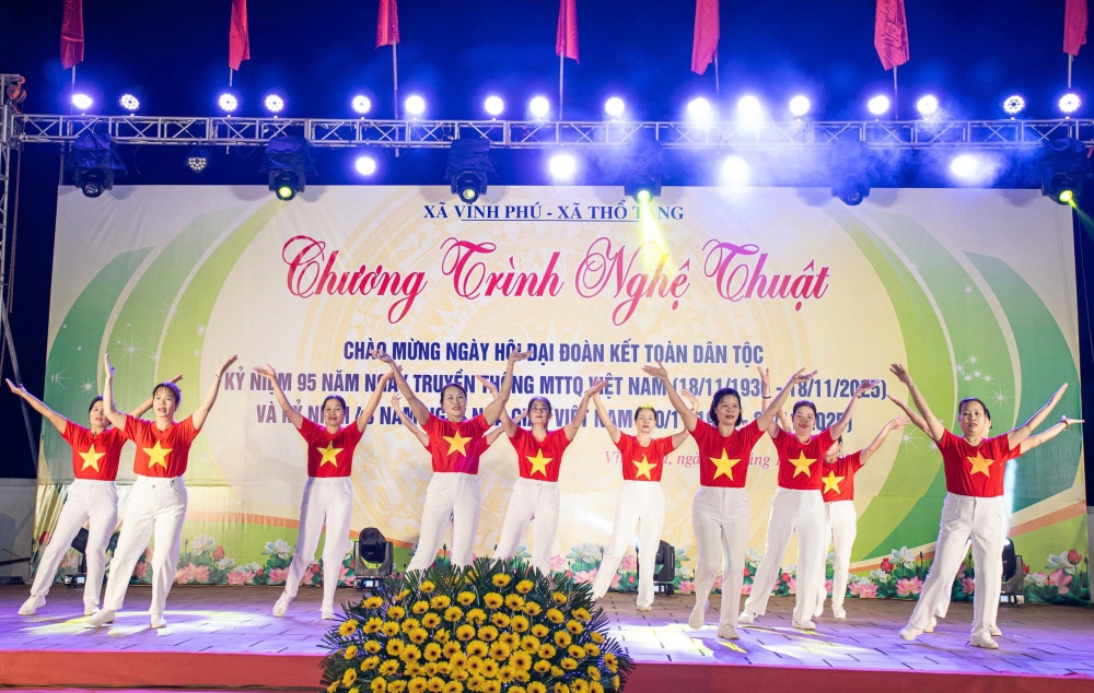 Đặc sắc chương trình nghệ thuật thắt chặt tình đoàn kết giữa xã Vĩnh Phú và Thổ Tang
